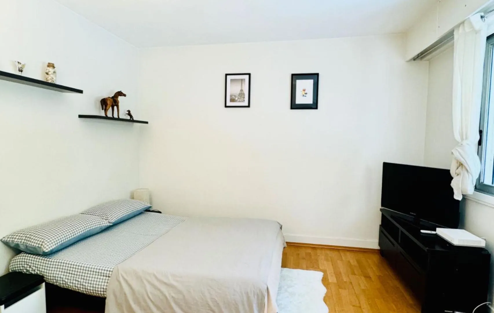 2 Bedrooms Paris Near Tour Eiffel Free Parking High Security 0*,  Frankreich